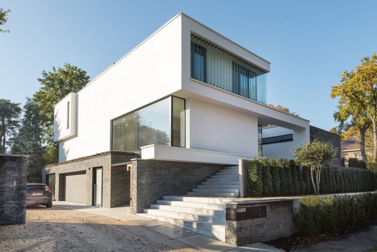 Zonwering en aluminium buitenschrijnwerk ramen deuren woning Genk Schüco Corswarem