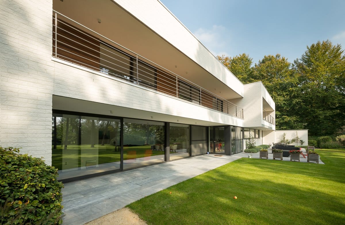 Vliegenwering en aluminium buitenschrijnwerk ramen deuren woning Grobbendonk Schüco Corswarem