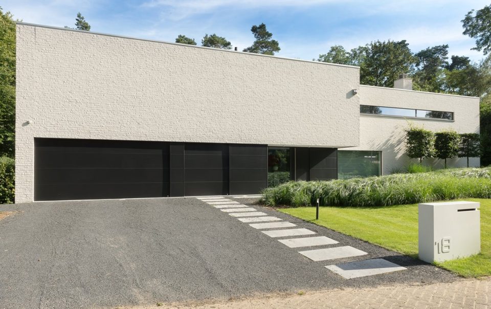Vliegenwering en aluminium buitenschrijnwerk ramen deuren woning Grobbendonk Schüco Corswarem