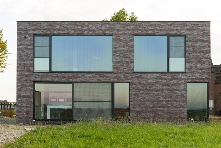 Aluminium buitenschrijnwerk ramen deuren woning Lafelt Schüco Corswarem