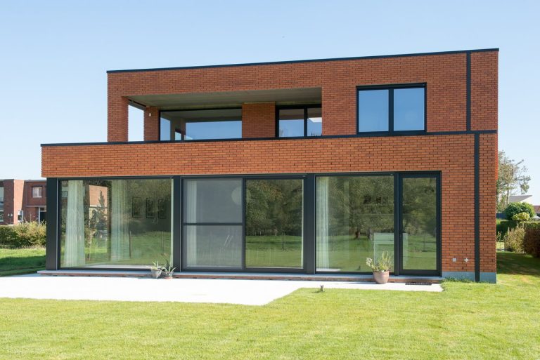 Aluminium buitenschrijnwerk ramen deuren woning Sint-Truiden Schüco Corswarem