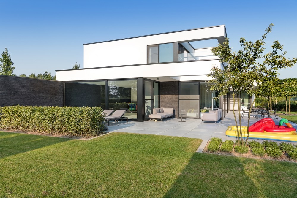 Gevelbekleding en aluminium buitenschrijnwerk ramen deuren woning Halle-Booienhoven Schüco Corswarem