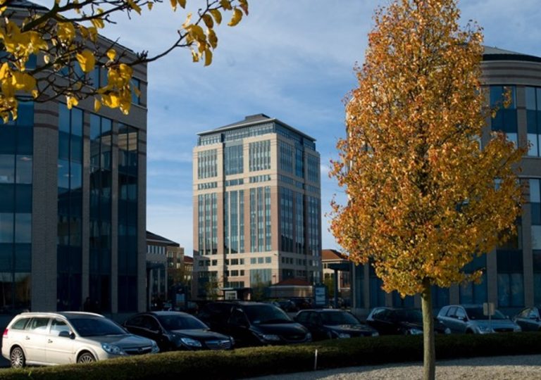 Aluminium buitenschrijnwerk ramen deuren glasgevel gevelbekleding Bedrijvencentrum Mechelen projectbouw Schüco Corswarem
