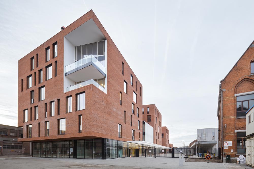 Aluminium buitenschrijnwerk ramen deuren glasgevel gevelbekleding Campus Hast Hasselt projectbouw Schüco Corswarem