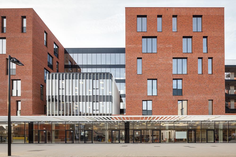 Aluminium buitenschrijnwerk ramen deuren glasgevel gevelbekleding Campus Hast Hasselt projectbouw Schüco Corswarem