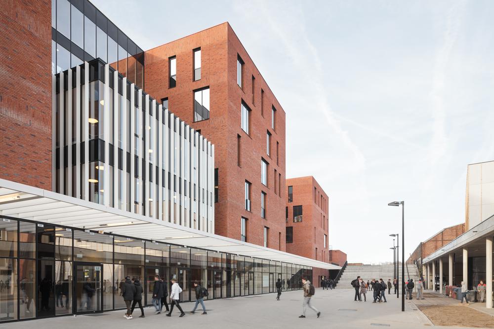 Aluminium buitenschrijnwerk ramen deuren glasgevel gevelbekleding Campus Hast Hasselt projectbouw Schüco Corswarem