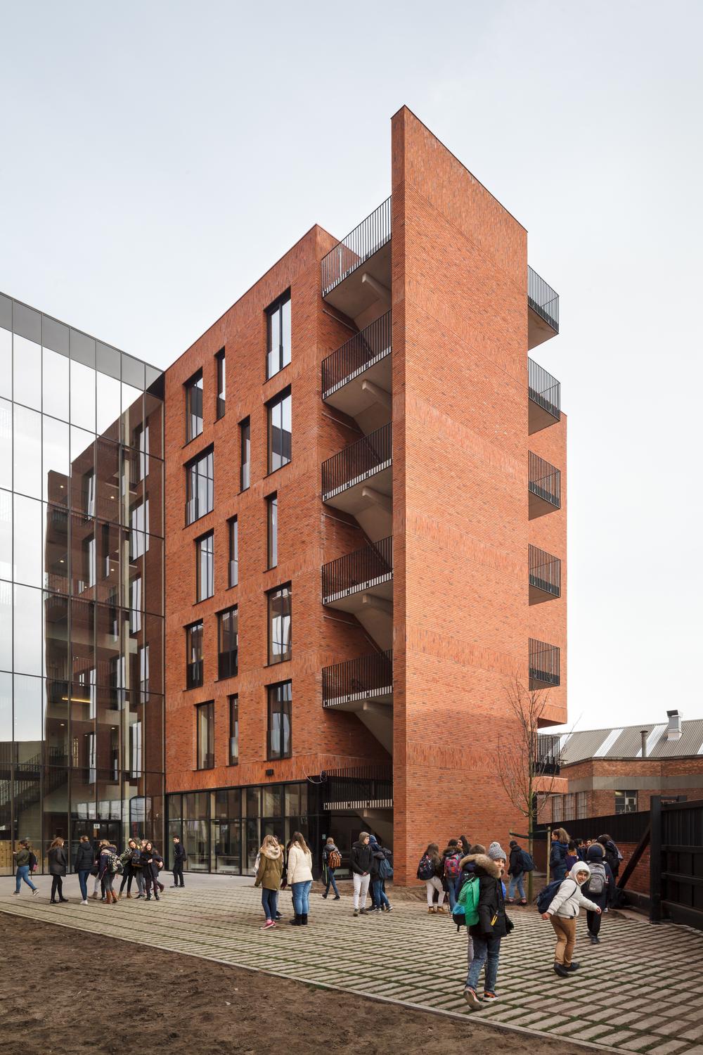 Aluminium buitenschrijnwerk ramen deuren glasgevel gevelbekleding Campus Hast Hasselt projectbouw Schüco Corswarem