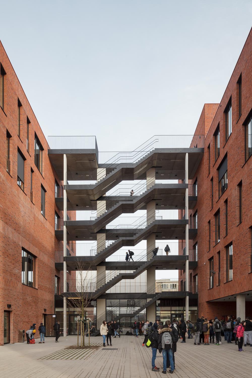 Aluminium buitenschrijnwerk ramen deuren glasgevel gevelbekleding Campus Hast Hasselt projectbouw Schüco Corswarem