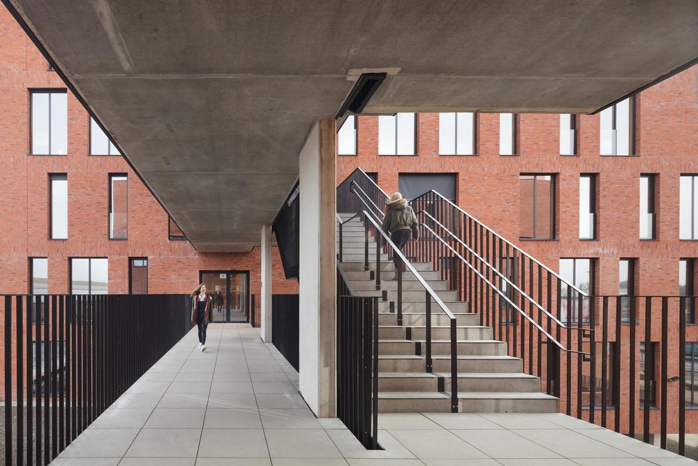 Aluminium buitenschrijnwerk ramen deuren glasgevel gevelbekleding Campus Hast Hasselt projectbouw Schüco Corswarem