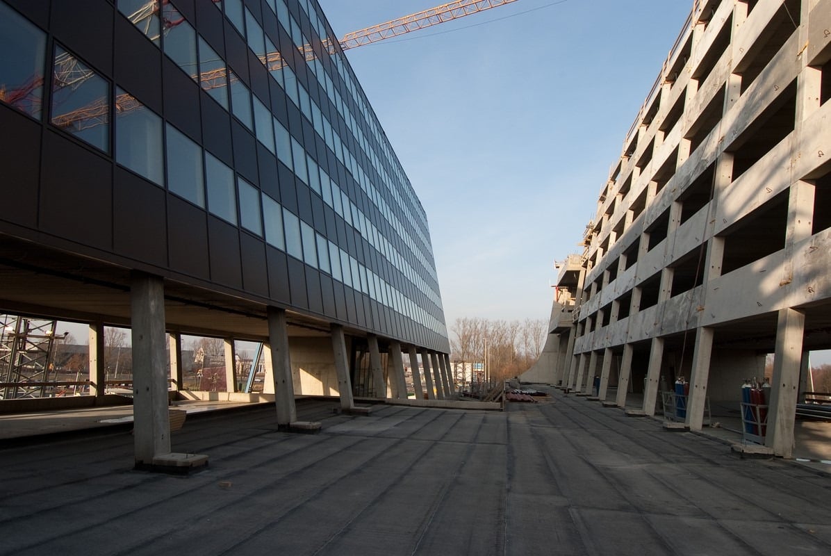 Aluminium buitenschrijnwerk ramen deuren glasgevel gevelbekleding Cegeka / Provincie Limburg Hasselt projectbouw Schüco Corswarem