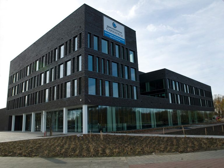 Aluminium buitenschrijnwerk ramen deuren glasgevel gevelbekleding Concentra Antwerpen projectbouw Schüco Corswarem