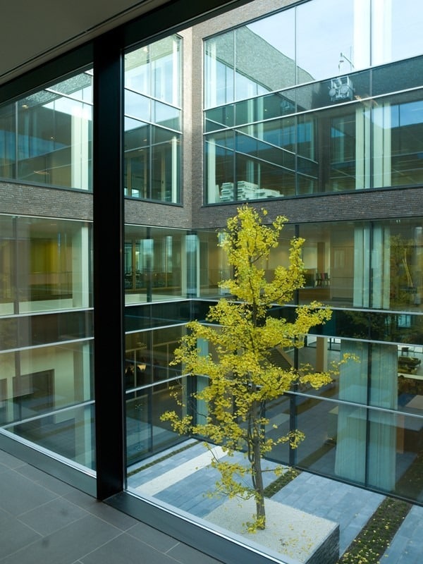 Aluminium buitenschrijnwerk ramen deuren glasgevel gevelbekleding Concentra Antwerpen projectbouw Schüco Corswarem