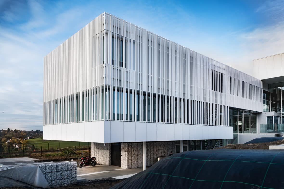 Aluminium buitenschrijnwerk ramen deuren glasgevel gevelbekleding Mithra Flémalle projectbouw Schüco Corswarem