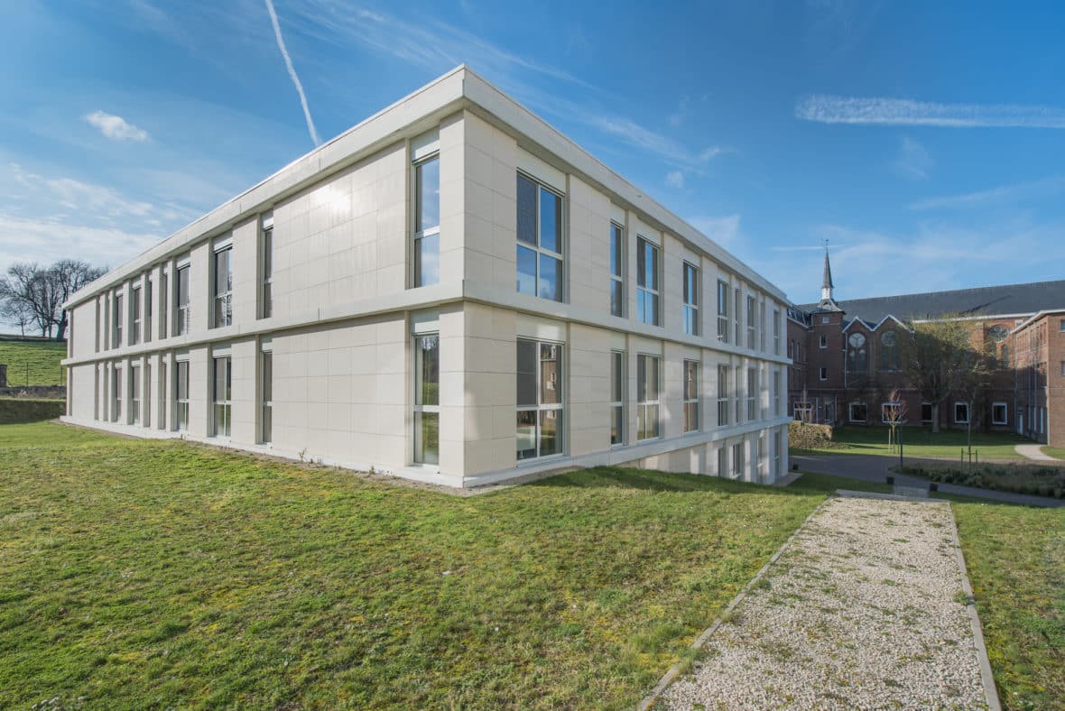 Aluminium buitenschrijnwerk ramen deuren glasgevel gevelbekleding Keyhof Huldenberg projectbouw Schüco Corswarem