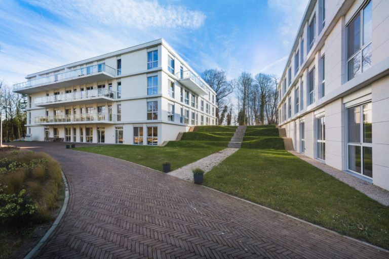 Aluminium buitenschrijnwerk ramen deuren glasgevel gevelbekleding Keyhof Huldenberg projectbouw Schüco Corswarem