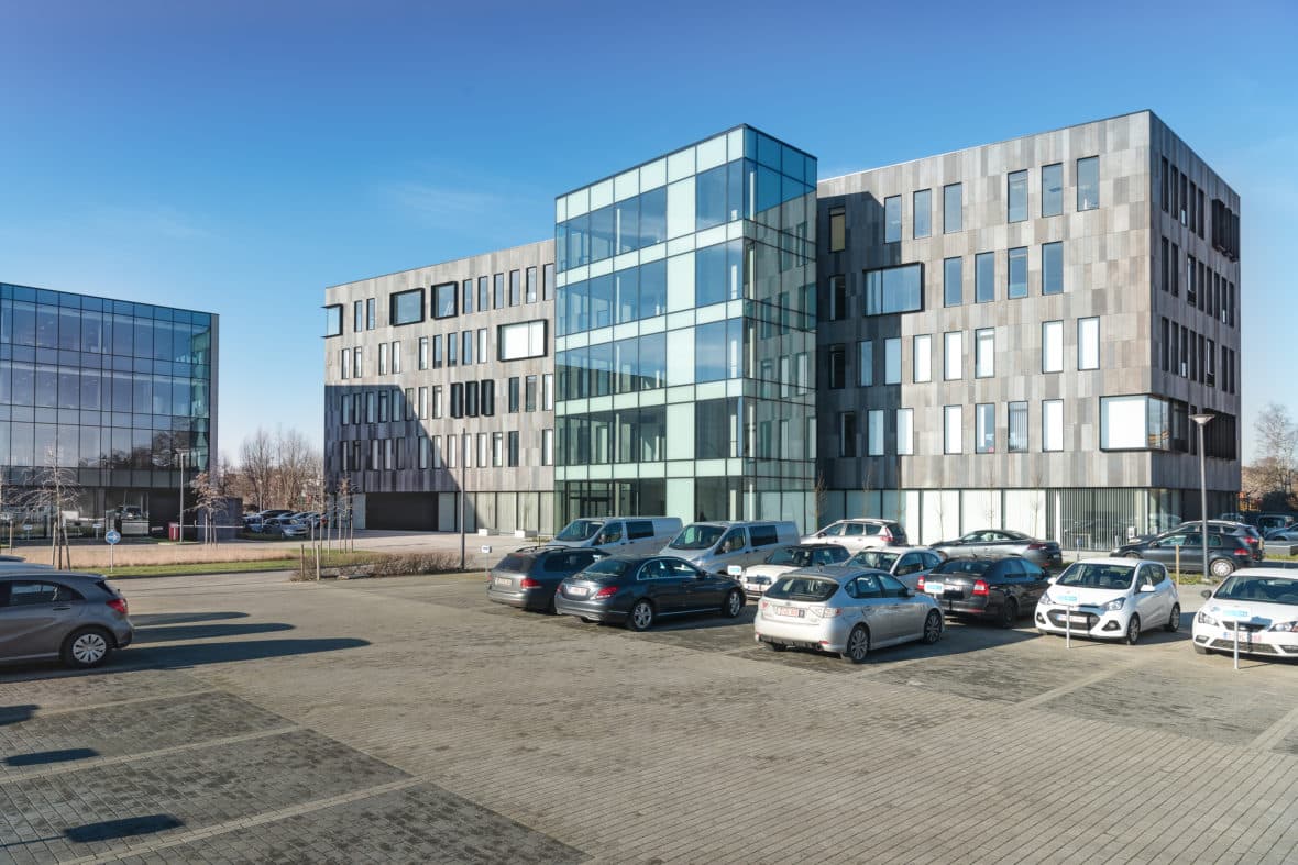 Aluminium buitenschrijnwerk ramen deuren glasgevel Alverberg Hasselt projectbouw Schüco Corswarem