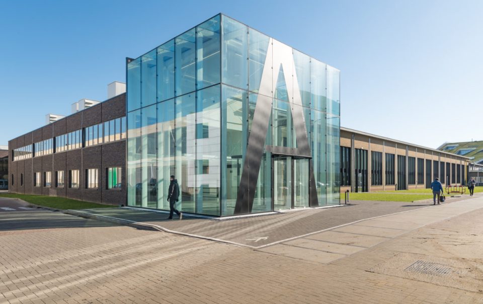 Aluminium buitenschrijnwerk ramen deuren Corda Campus Hasselt projectbouw Schüco Corswarem