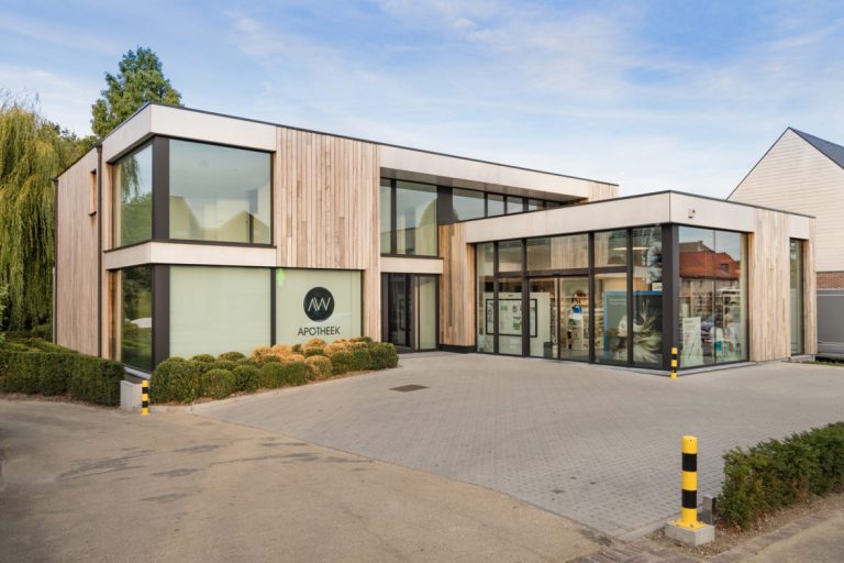Aluminium buitenschrijnwerk ramen deuren Apotheek Gemels Overrepen Schüco Corswarem
