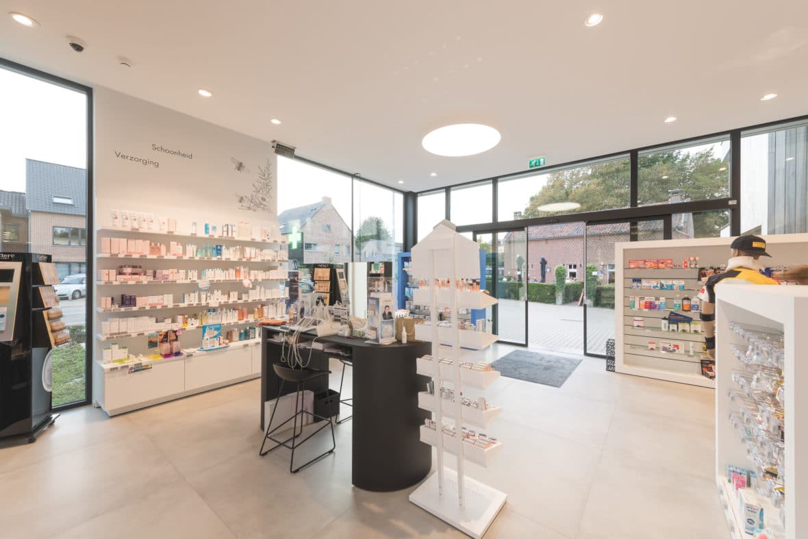 Aluminium buitenschrijnwerk ramen deuren Apotheek Gemels Overrepen Schüco Corswarem