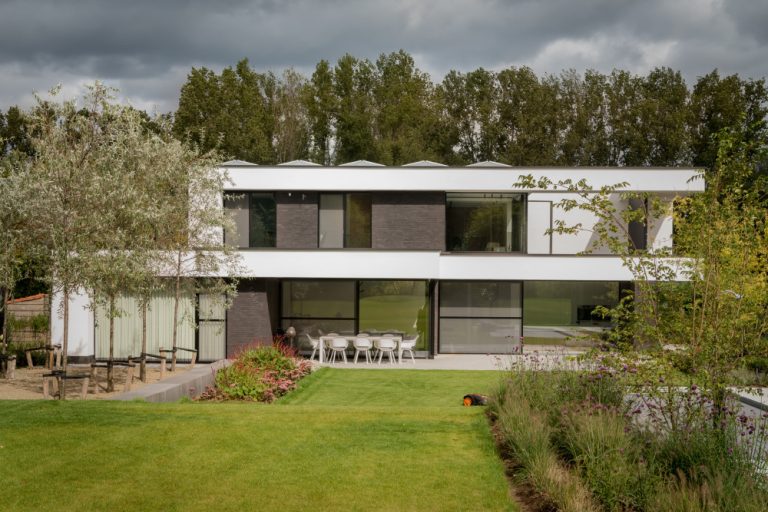 Aluminium buitenschrijnwerk ramen deuren woning Herk-de-Stad Schüco Corswarem