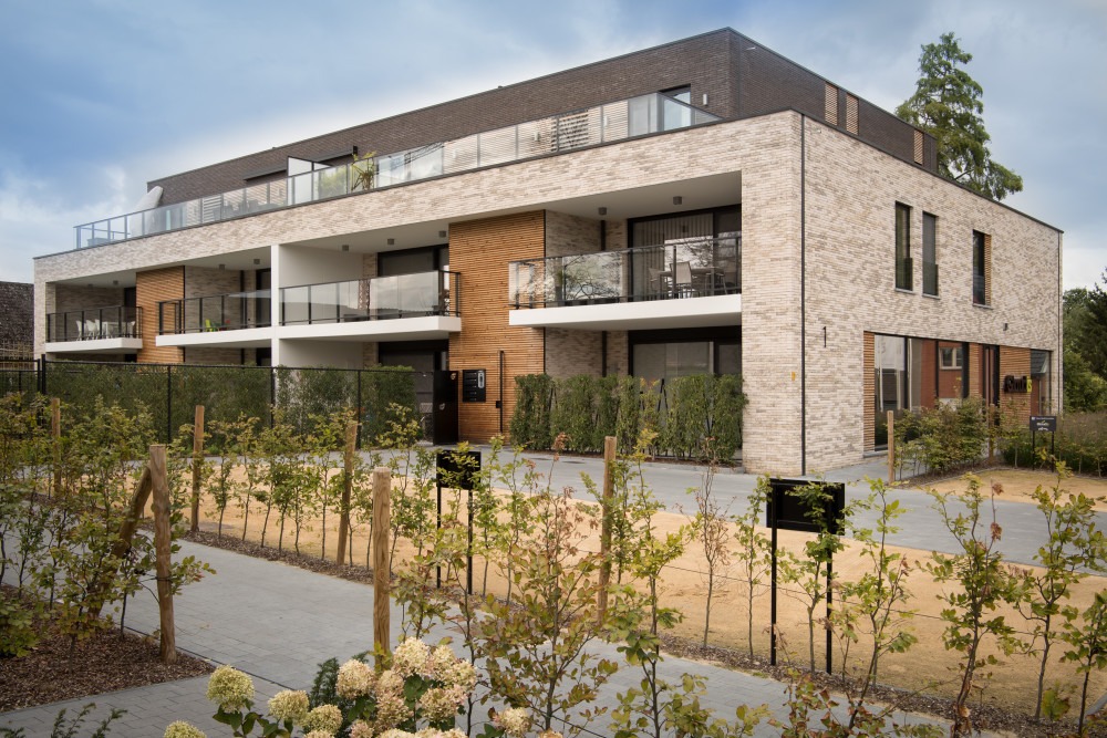 Gevelbekleding en aluminium buitenschrijnwerk ramen deuren Residentie Dufrane Schüco Corswarem