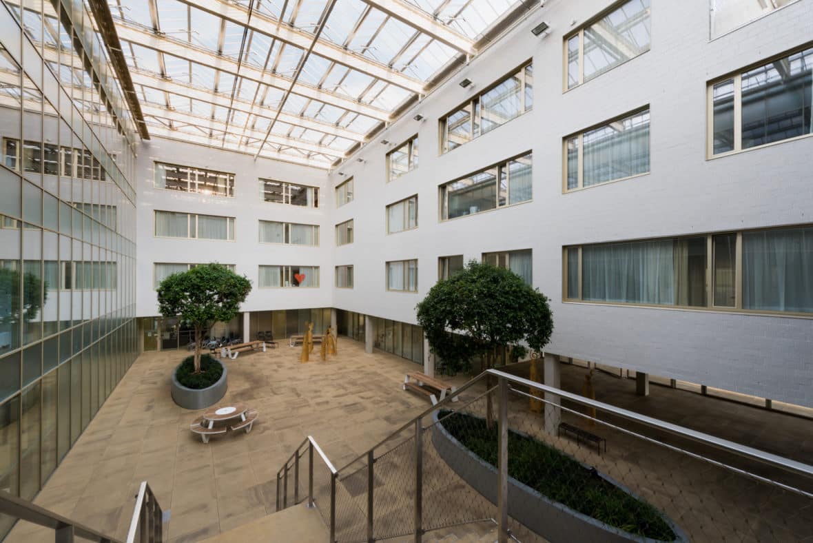 Aluminium buitenschrijnwerk ramen deuren glasgevel gevelbekleding UZ Leuven projectbouw Schüco Corswarem