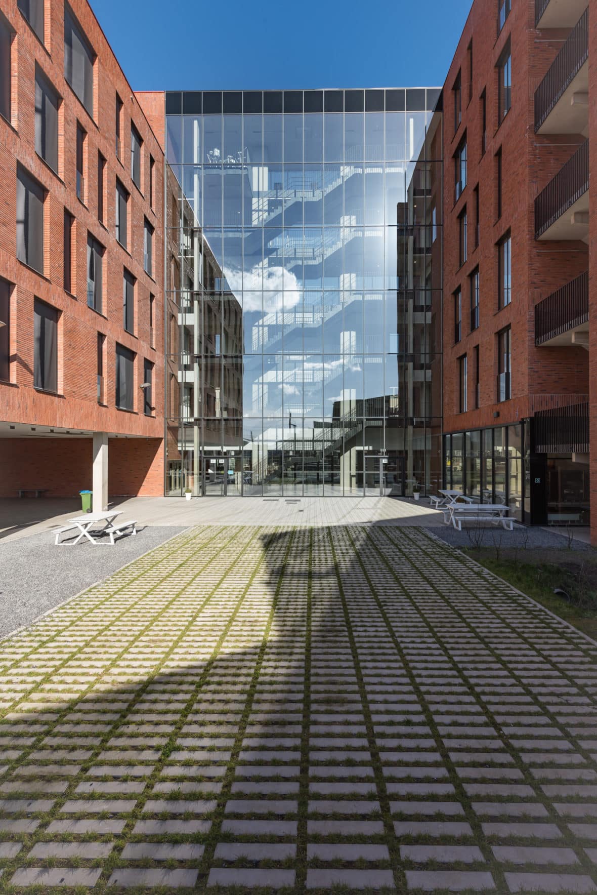 Aluminium buitenschrijnwerk ramen deuren glasgevel gevelbekleding Campus Hast Hasselt projectbouw Schüco Corswarem