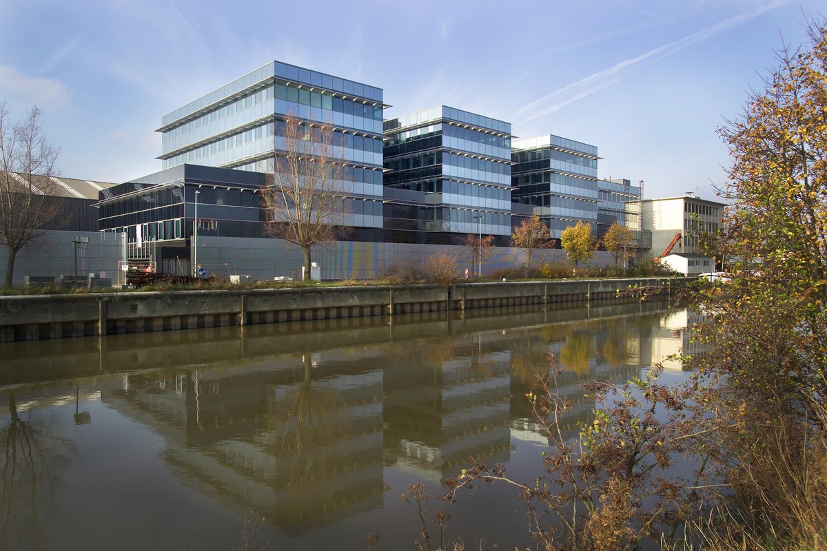 Aluminium buitenschrijnwerk ramen deuren glasgevel gevelbekleding Jan De Nul Hofstade Aalst projectbouw Schüco Corswarem