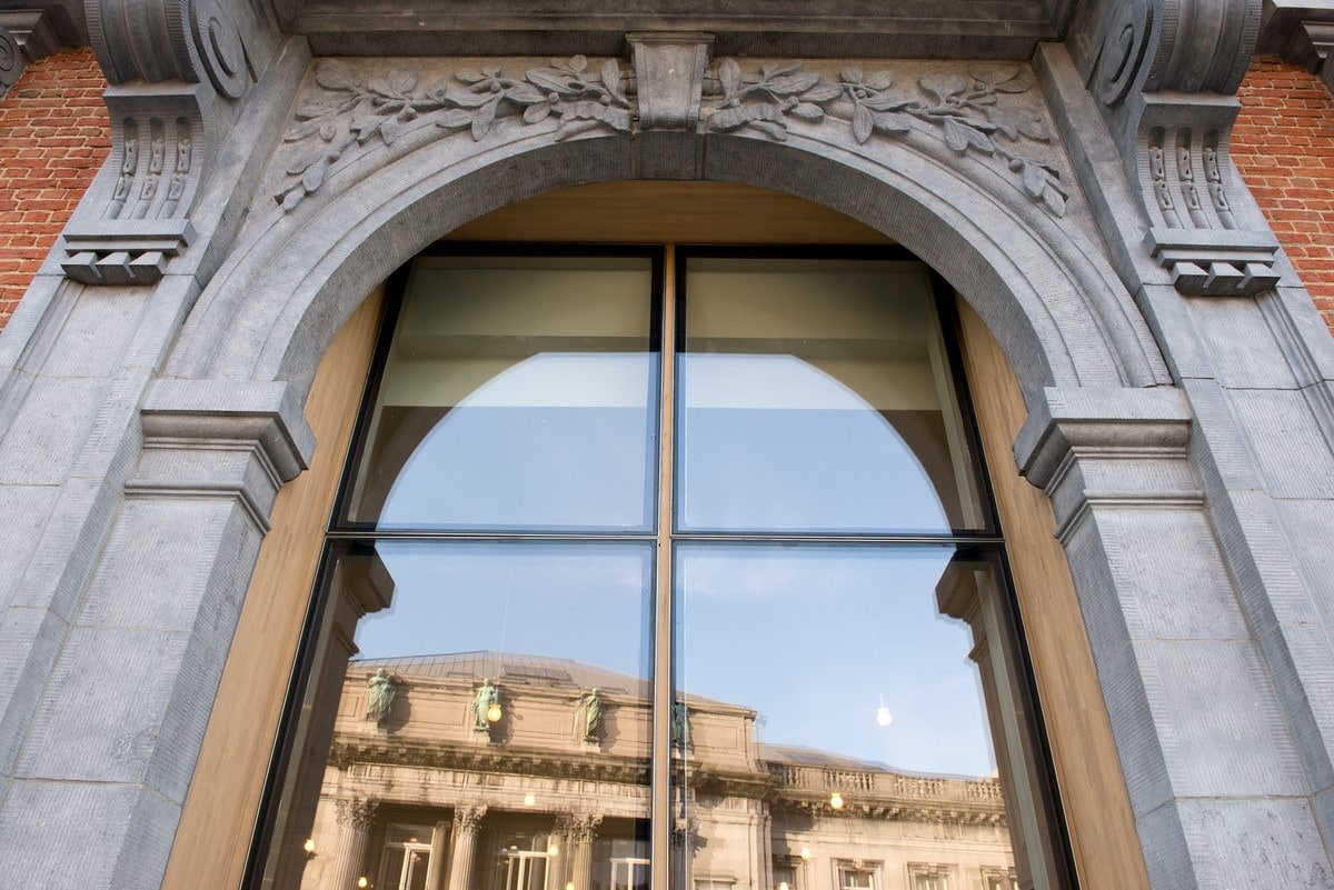 Aluminium buitenschrijnwerk ramen deuren glasgevel gevelbekleding Emulation Theatre Liege Luik projectbouw Schüco Corswarem