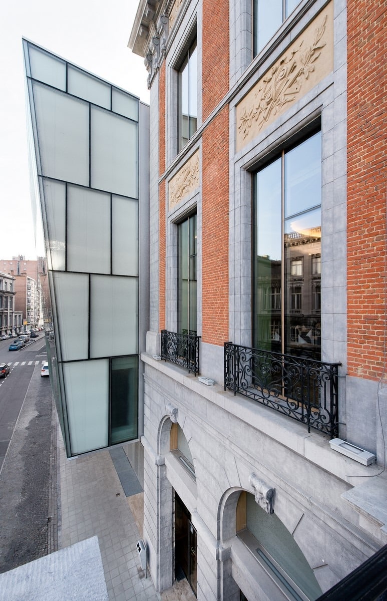 Aluminium buitenschrijnwerk ramen deuren glasgevel gevelbekleding Emulation Theatre Liege Luik projectbouw Schüco Corswarem