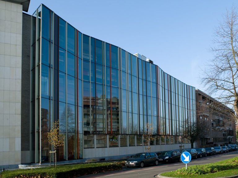 Aluminium buitenschrijnwerk ramen deuren glasgevel gevelbekleding PHL Hasselt projectbouw Schüco Corswarem