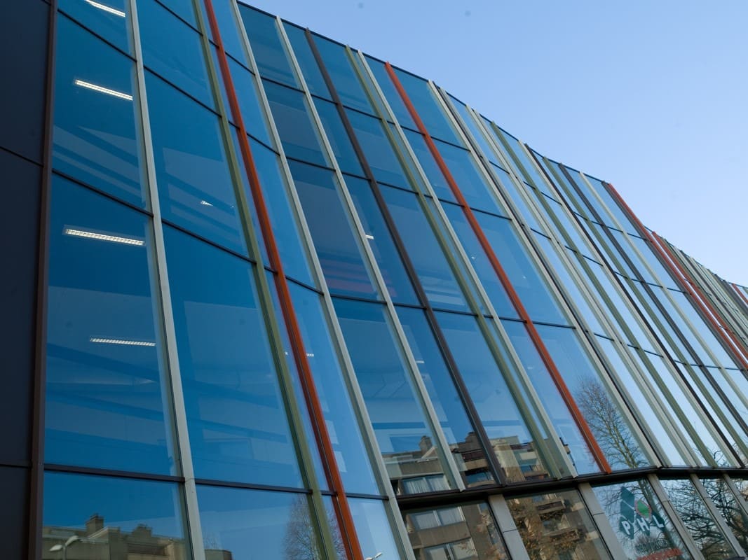Aluminium buitenschrijnwerk ramen deuren glasgevel gevelbekleding PHL Hasselt projectbouw Schüco Corswarem