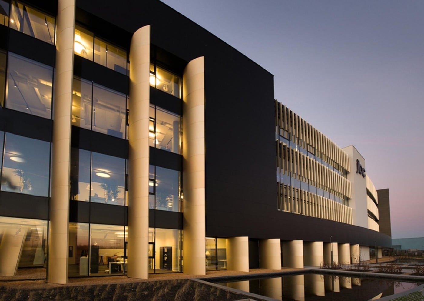 Aluminium buitenschrijnwerk ramen deuren glasgevel gevelbekleding JBC Houthalen projectbouw Schüco Corswarem
