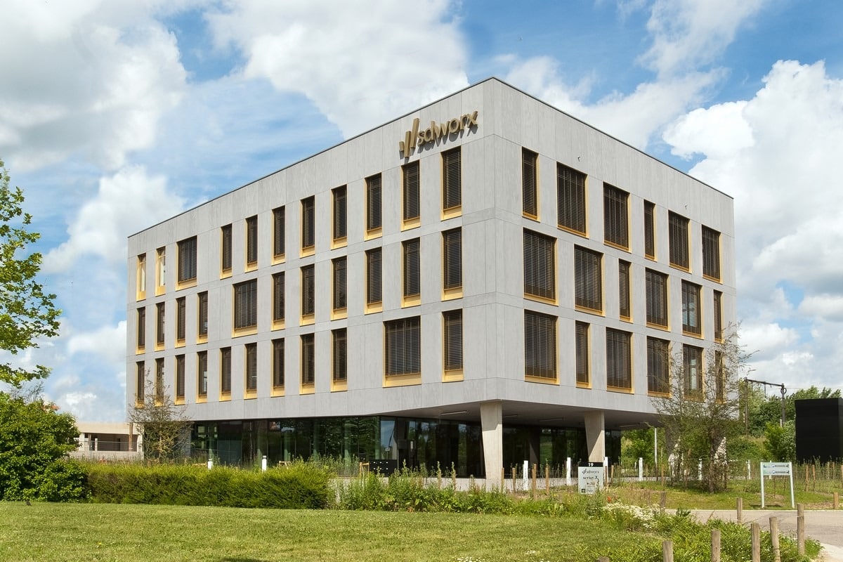 Aluminium buitenschrijnwerk ramen deuren glasgevel gevelbekleding SD Worx Hasselt projectbouw Schüco Corswarem