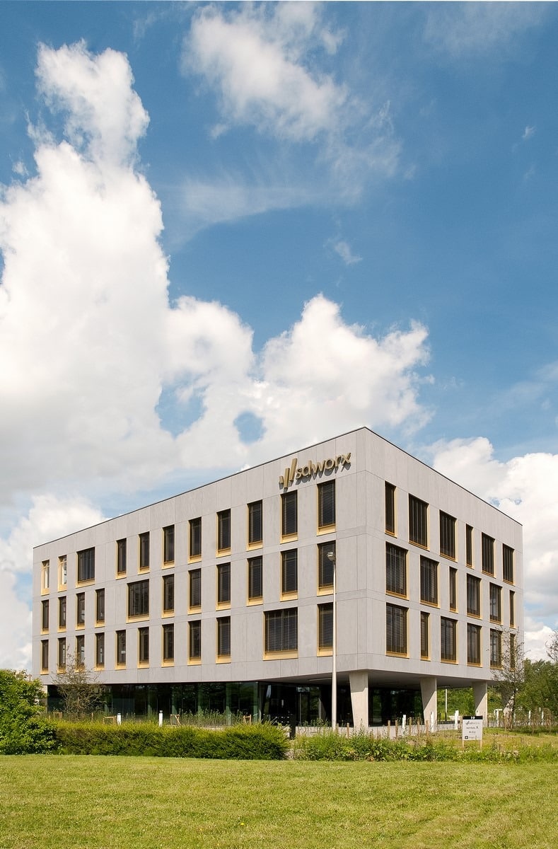 Aluminium buitenschrijnwerk ramen deuren glasgevel gevelbekleding SD Worx Hasselt projectbouw Schüco Corswarem