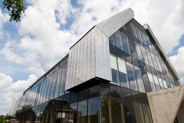 Aluminium buitenschrijnwerk ramen deuren glasgevel gevelbekleding Singelbeek Hasselt projectbouw Schüco Corswarem