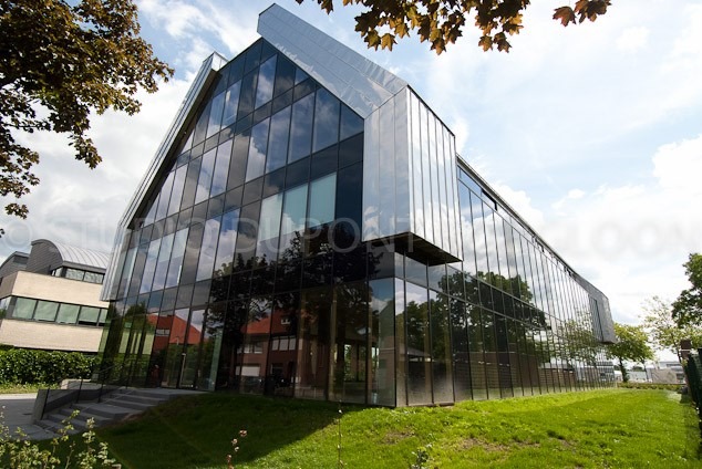 Aluminium buitenschrijnwerk ramen deuren glasgevel gevelbekleding Singelbeek Hasselt projectbouw Schüco Corswarem