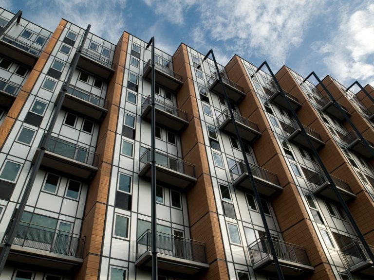 Aluminium buitenschrijnwerk ramen deuren glasgevel gevelbekleding Sint-Maartendal Leuven projectbouw Schüco Corswarem