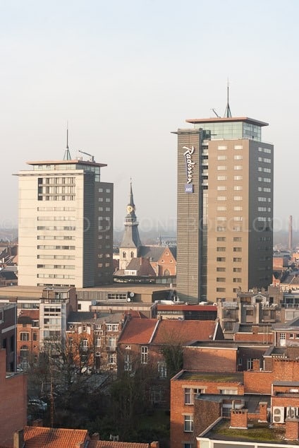 Aluminium buitenschrijnwerk ramen deuren glasgevel gevelbekleding TT-center Hasselt projectbouw Schüco Corswarem