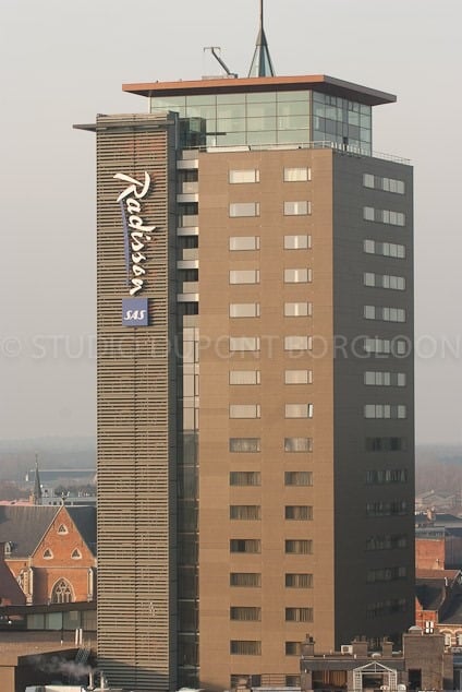 Aluminium buitenschrijnwerk ramen deuren glasgevel gevelbekleding TT-center Hasselt projectbouw Schüco Corswarem