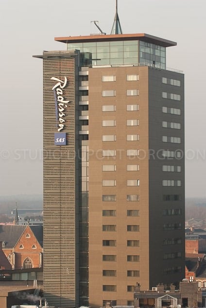 Aluminium buitenschrijnwerk ramen deuren glasgevel gevelbekleding TT-center Hasselt projectbouw Schüco Corswarem