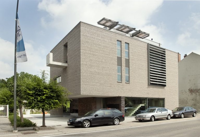 Aluminium buitenschrijnwerk ramen deuren woning Tongeren Schüco Corswarem