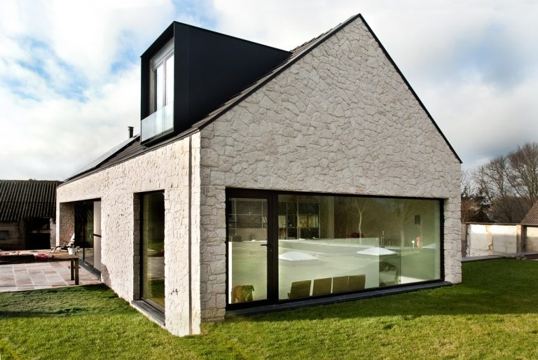 Aluminium buitenschrijnwerk ramen deuren woning Vroenhoven Schüco Corswarem