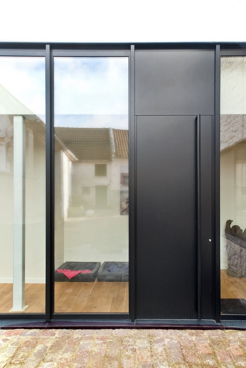 Aluminium buitenschrijnwerk ramen deuren woning Vroenhoven Schüco Corswarem