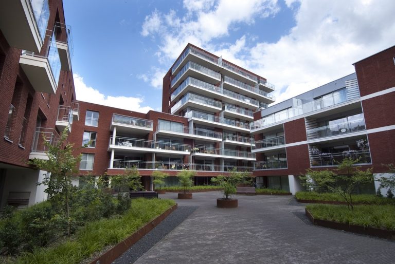Aluminium buitenschrijnwerk ramen deuren glasgevel gevelbekleding Waterside Leuven projectbouw Schüco Corswarem