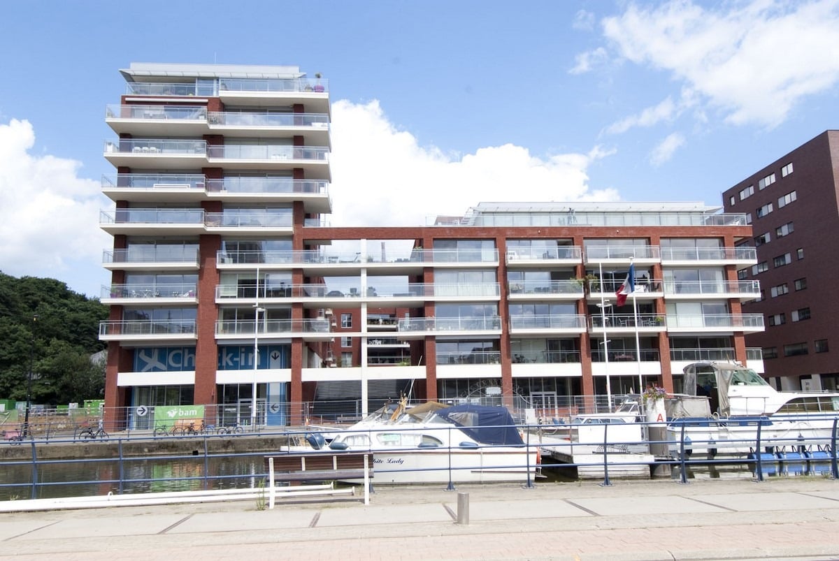 Aluminium buitenschrijnwerk ramen deuren glasgevel gevelbekleding Waterside Leuven projectbouw Schüco Corswarem