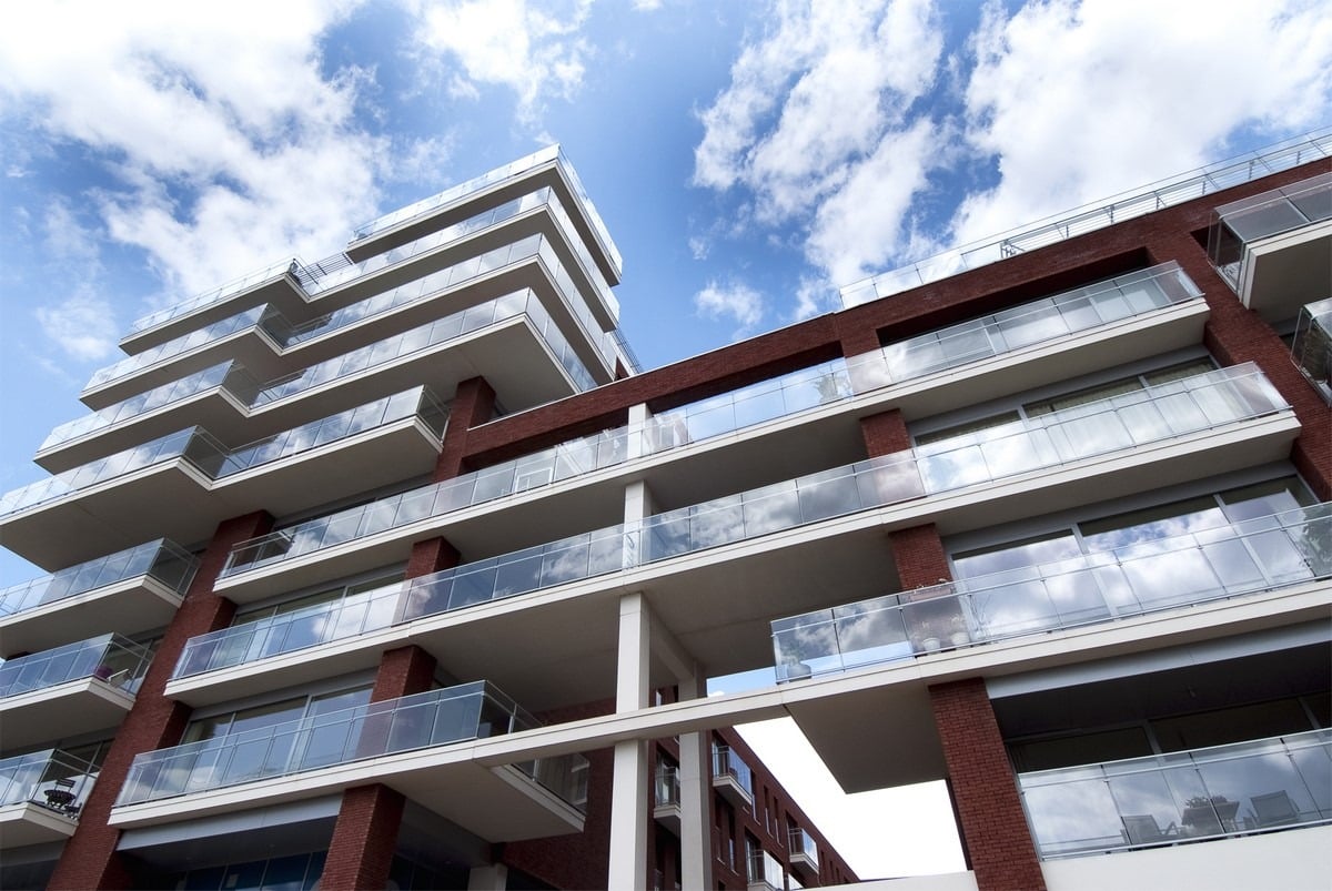 Aluminium buitenschrijnwerk ramen deuren glasgevel gevelbekleding Waterside Leuven projectbouw Schüco Corswarem