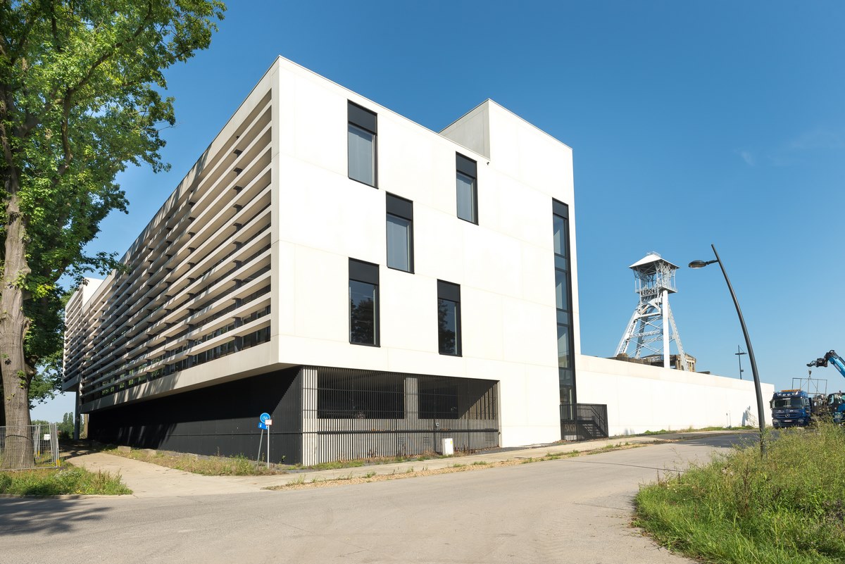 Aluminium buitenschrijnwerk ramen deuren glasgevel gevelbekleding Wetenschapspark Waterschei projectbouw Schüco Corswarem