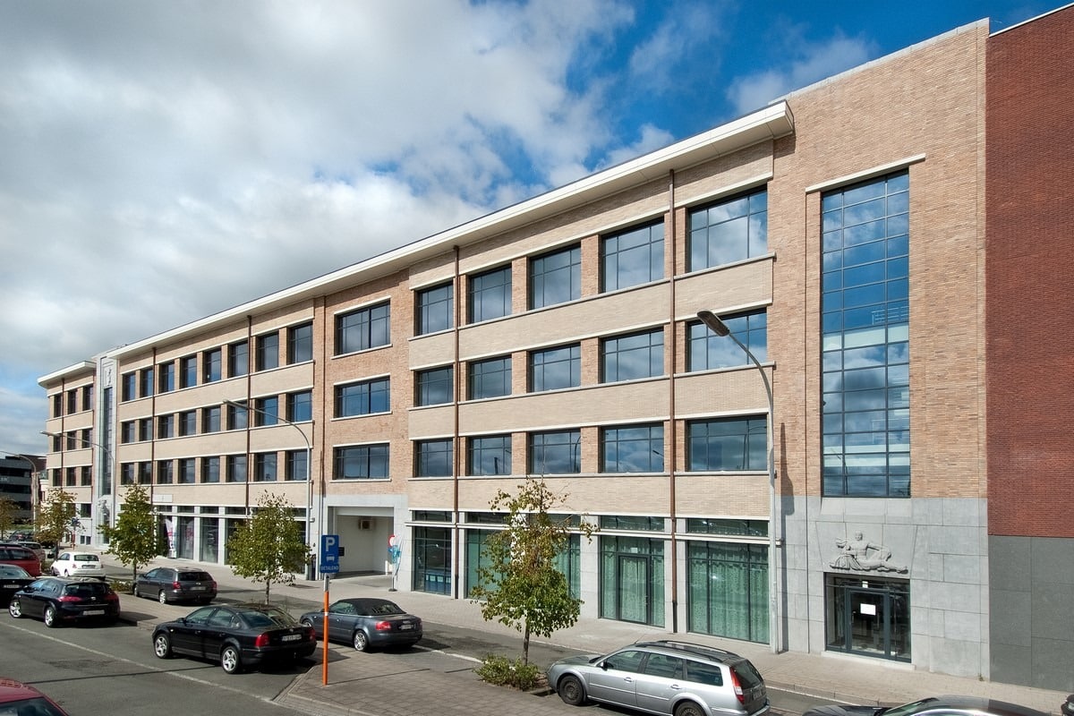 Aluminium buitenschrijnwerk ramen deuren glasgevel gevelbekleding Zuidpoort Mechelen projectbouw Schüco Corswarem