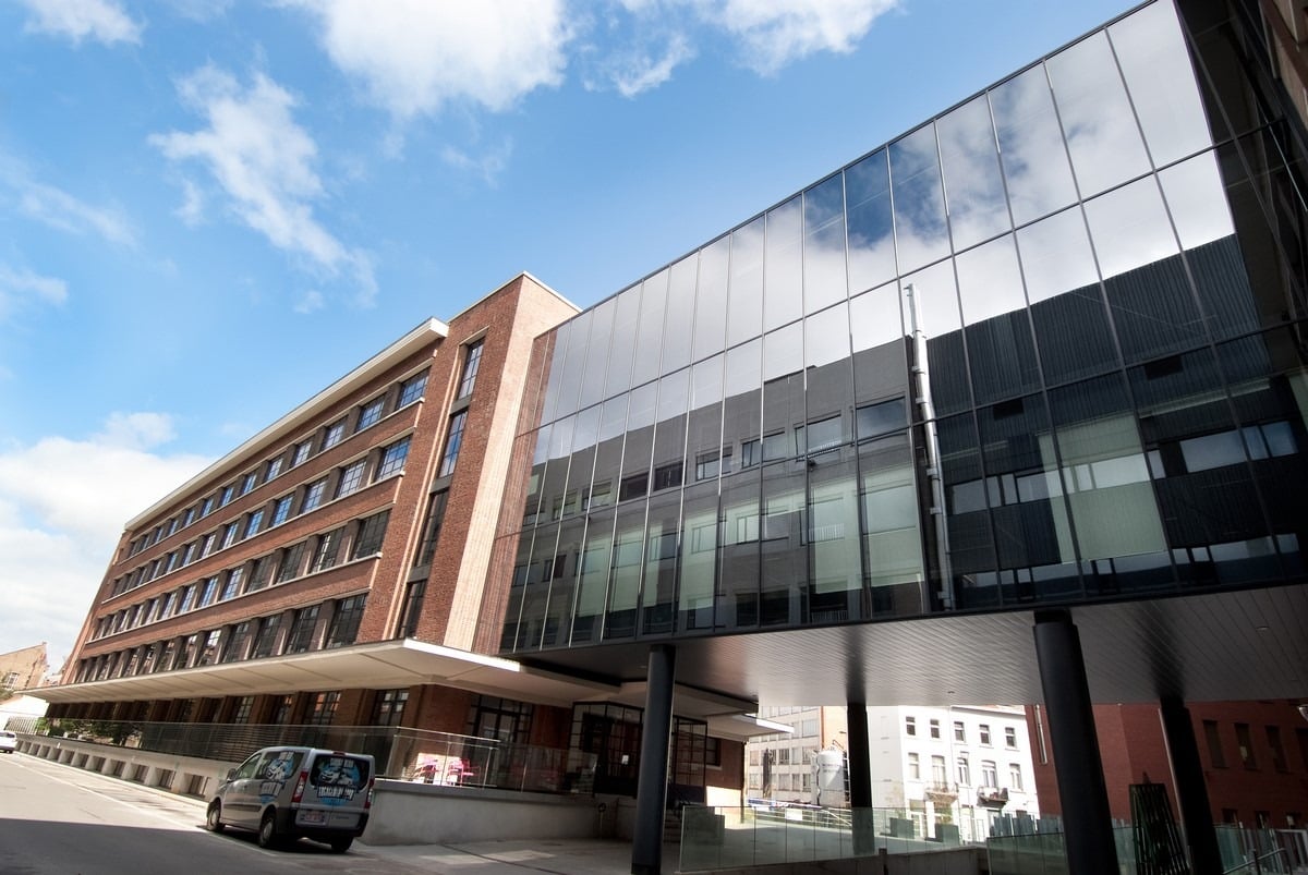 Aluminium buitenschrijnwerk ramen deuren glasgevel gevelbekleding Zuidpoort Mechelen projectbouw Schüco Corswarem